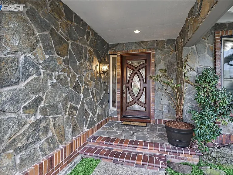 1444 Kokoma Rd — Photo 2