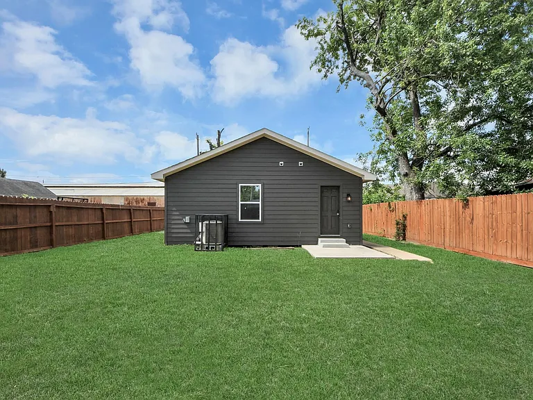 7605 Avenue C — Photo 42