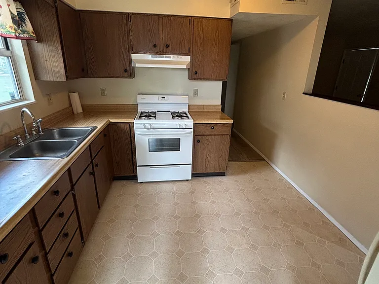 205 4th Ave — Photo 3