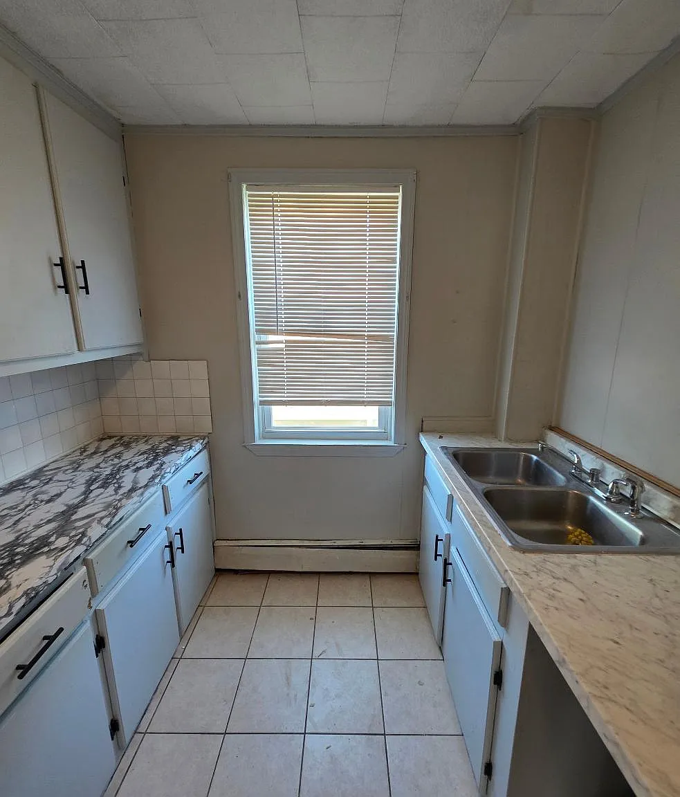 3 bed, 1400 sqft, $1,735 — Photo 1
