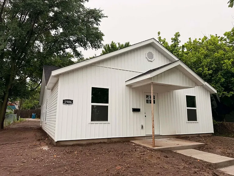 1906 Missouri Ave — Photo 2