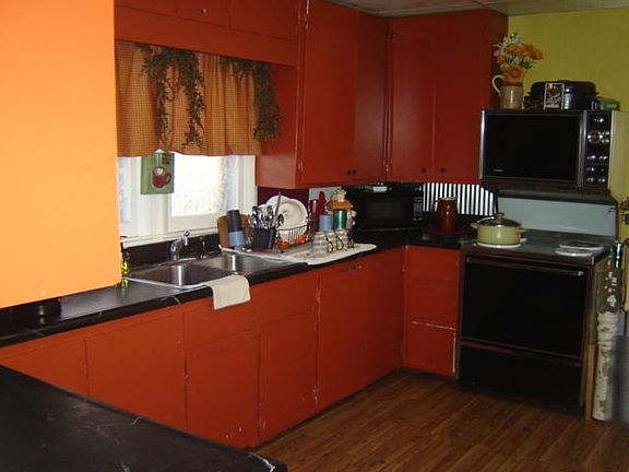 4th image of 212 N Main St