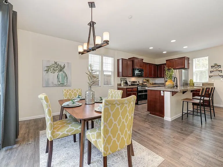 15 Crystalwood Cir — Photo 13