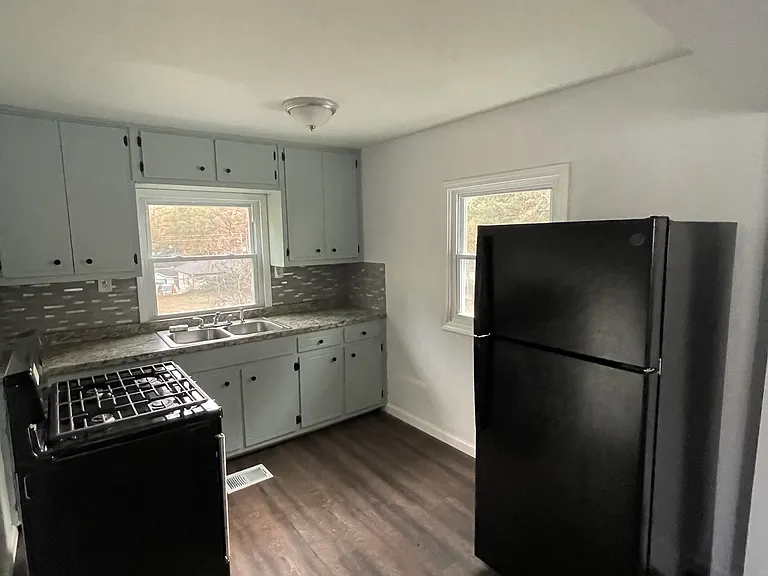 3225 Gifford St — Photo 5