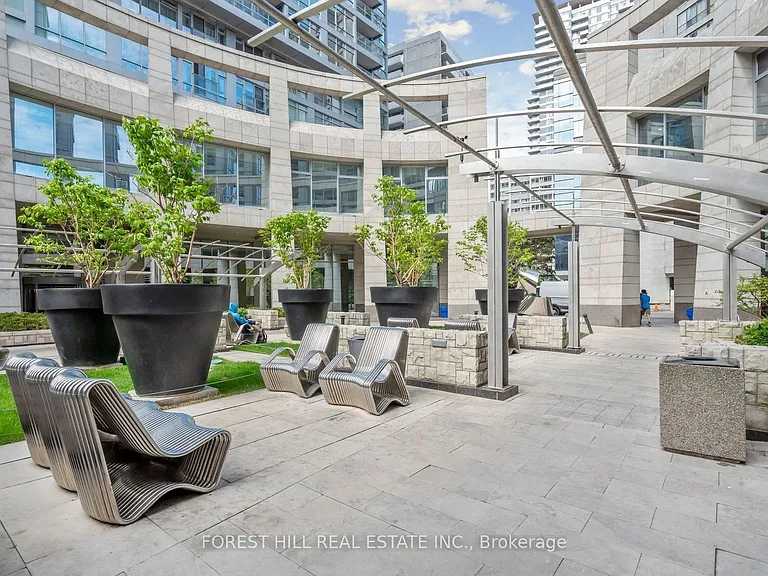 2181 Yonge St #2704 — Photo 22