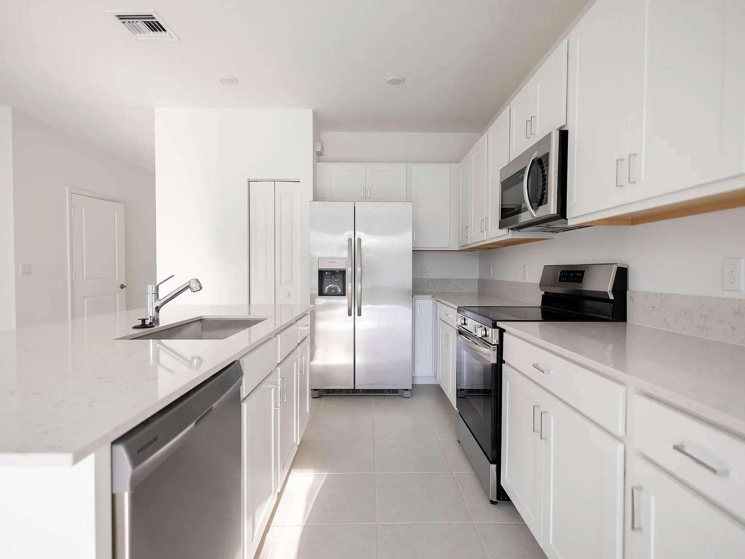 3 bed, 2.5 bath, 1635 sqft, $2,900 — Photo 4