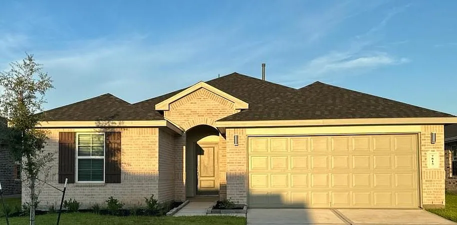 4 bed, 2.0 bath, 1750 sqft, $2,095 — Photo 2