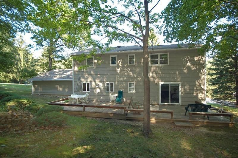 2nd image of 1150 Cambridge Ln