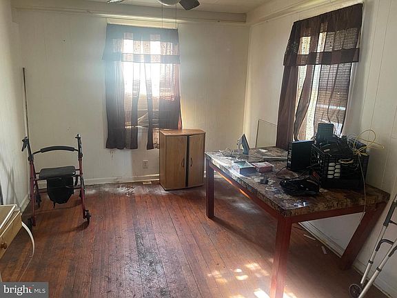 4th image of 1114 Clover Ln