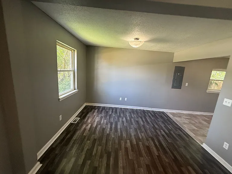 2259 N Bolivar Rd — Photo 4
