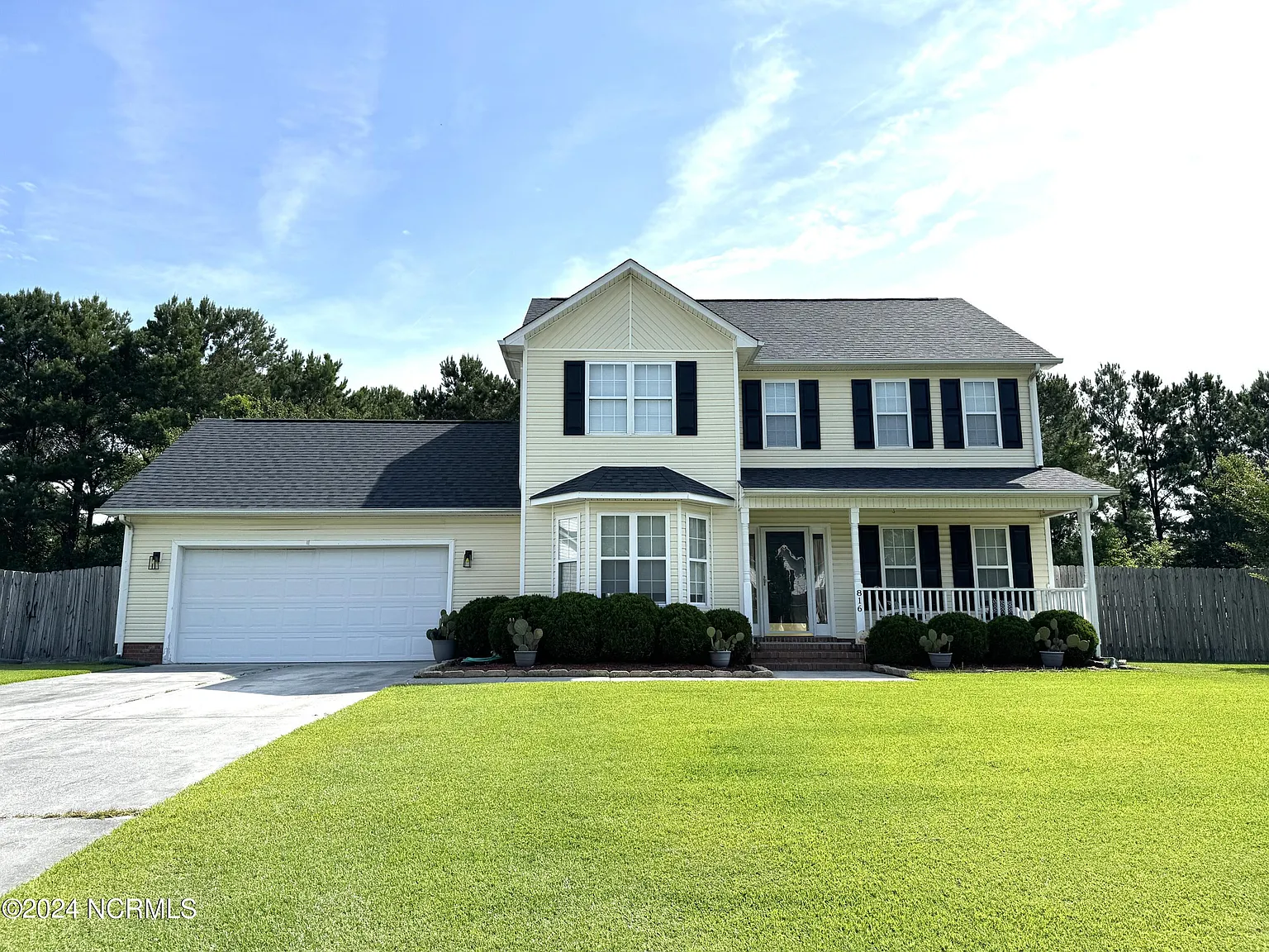 4 bed, 2.5 bath, 1956 sqft, $2,050 — Photo 1