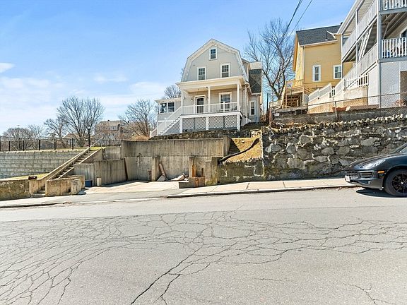 2nd image of 72 Cook St