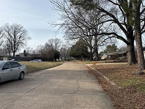 4th image of 4210 Robertson St