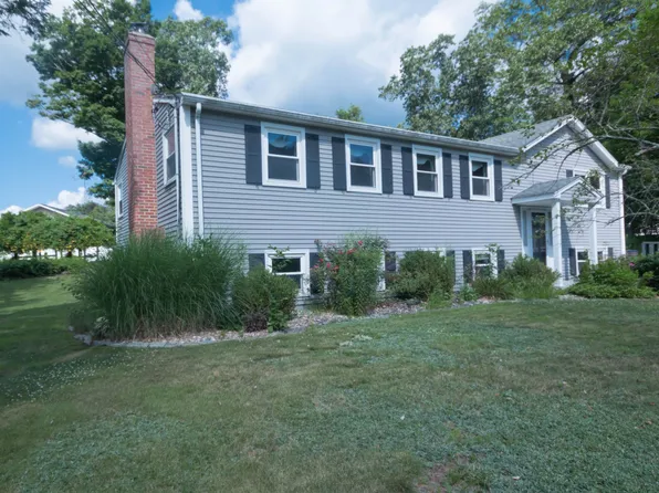 32 Washburn Dr, Plainville, CT 06062