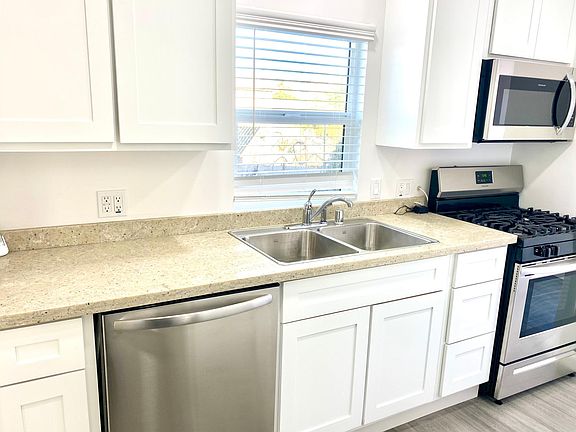 Brand New Kitchen. New Appliances