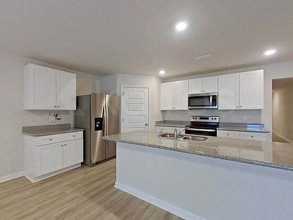 5th image of 401 Monarch Ln