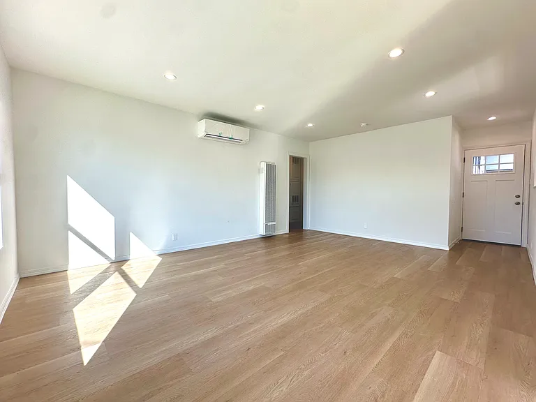 5479 Orange Ave — Photo 5