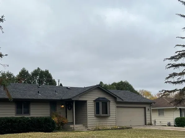 8711 61st Ave N, New Hope, MN 55428