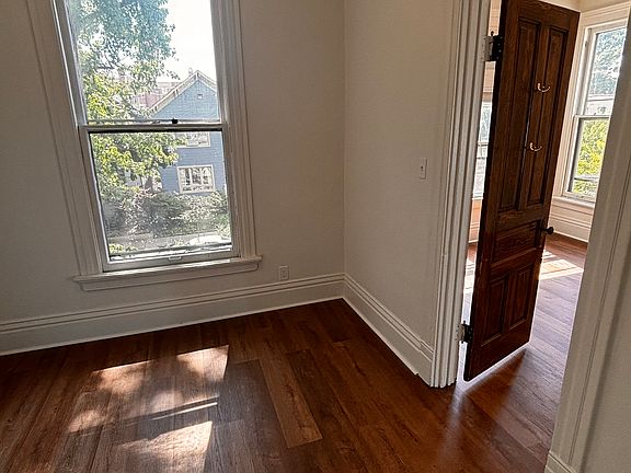 Front Bedroom (9' x 8.75')