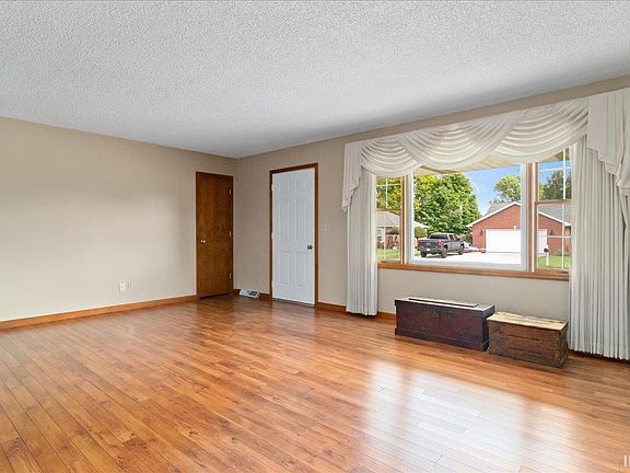 4th image of 109 S Jeremy Ln