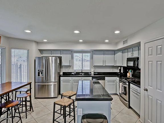 5th image of 8883 W Maryland Ave