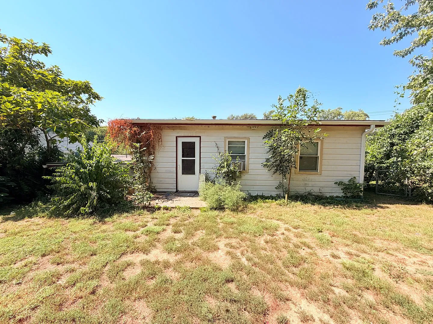 743 N Kiger Rd — Photo 2