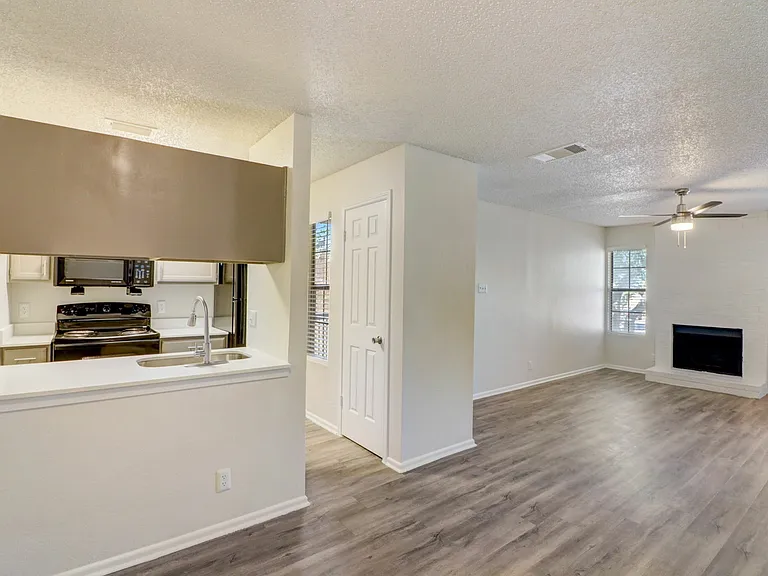 11-web-or-mls-Lake Park Rd-011
