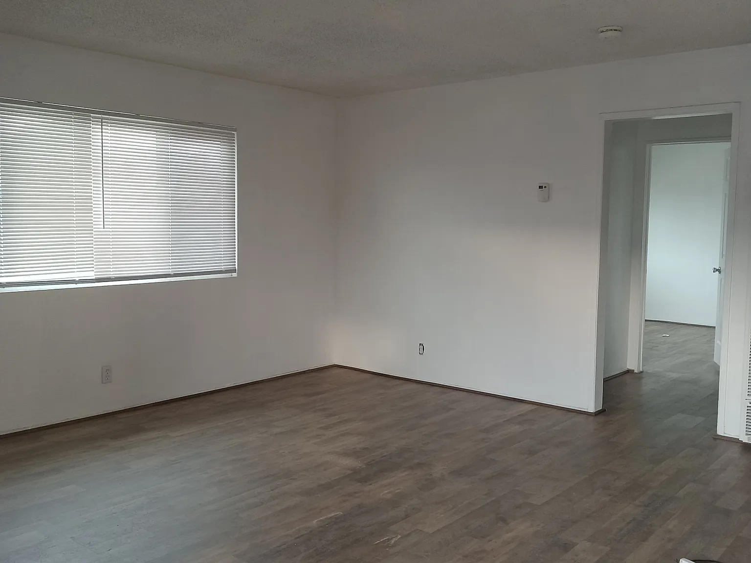 2 bed, 850 sqft, $1,900 — Photo 2