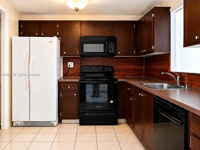 3600 NE 170th St #211 — Photo 6