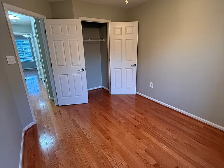 2427 Clover Field Cir — Photo 31