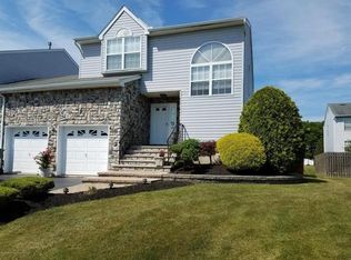 12 Warbler Rd, Marlboro, NJ 07746