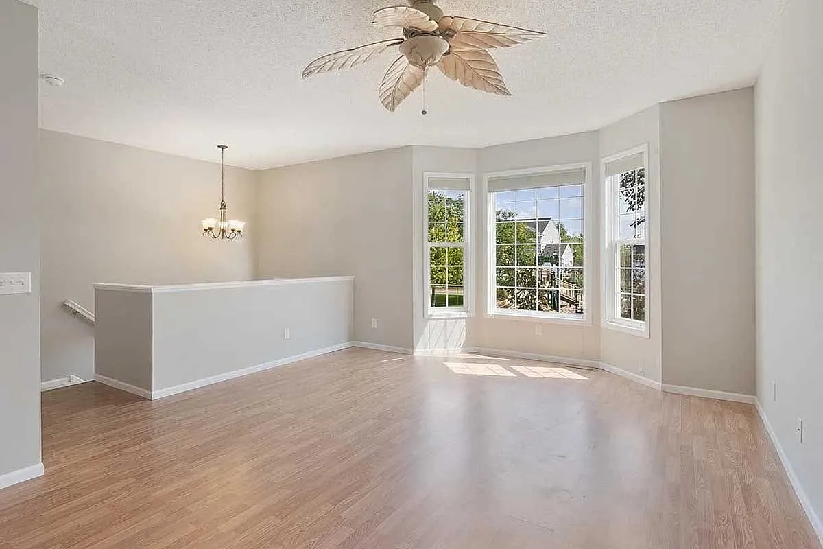 4672 Bulrush Boulevard — Photo 4
