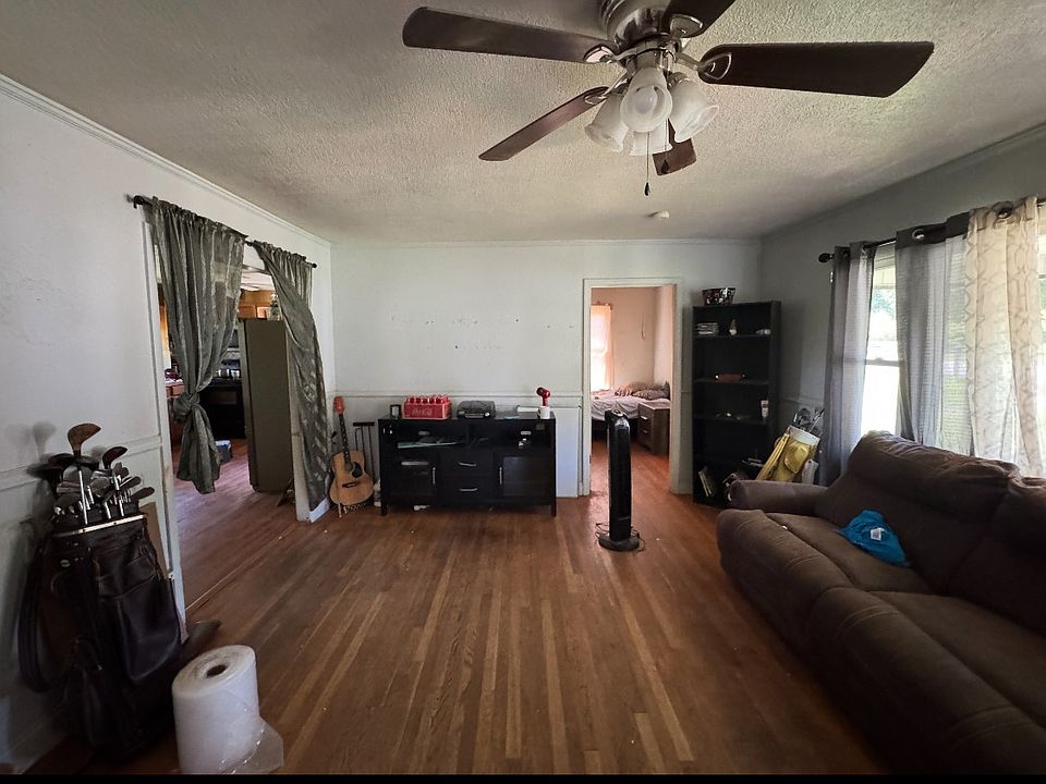 2nd image of 422 Pace St
