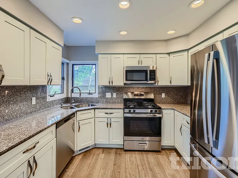 2505 Kennelly Ct — Photo 8
