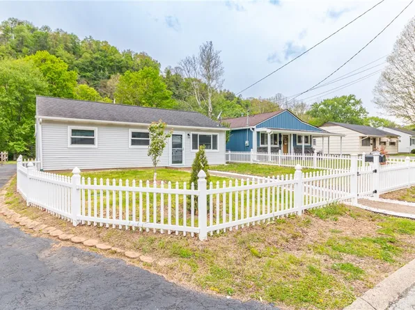 2873 N Meadow St, Natrona Heights, PA 15065