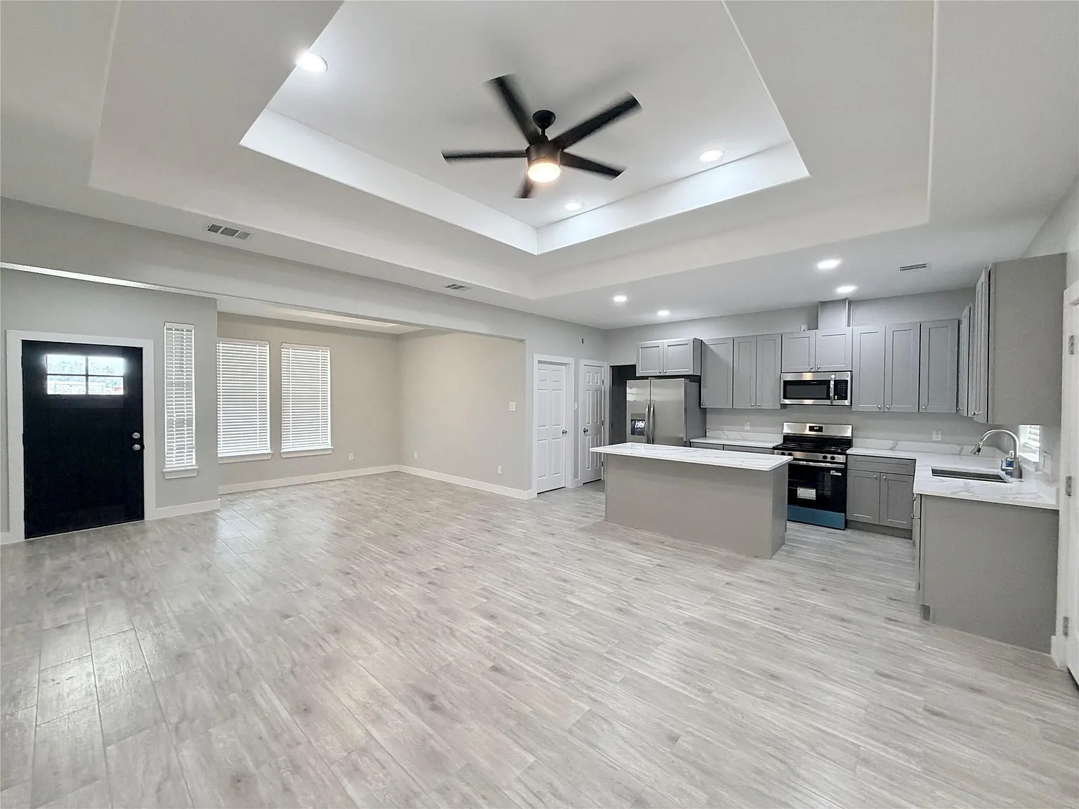 3 bed, 2.0 bath, 1439 sqft, $1,850 — Photo 4