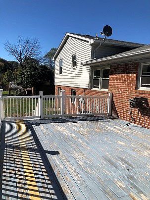 4th image of 270 Annie St