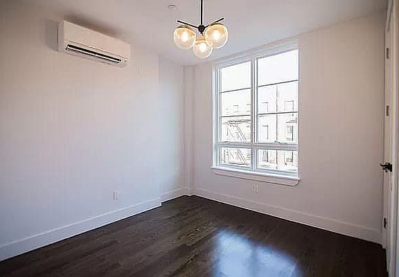 5th image of 379 Sumpter St #3RR