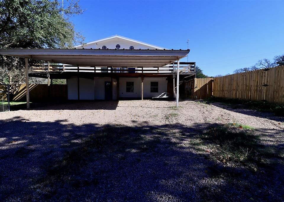1st image of 11400 Lakeview Cir
