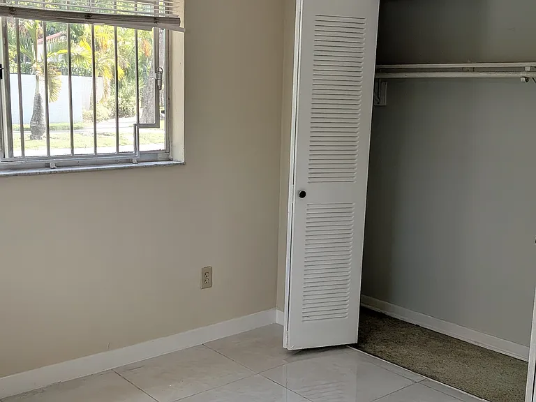 1194 NW 19th Ave #1 — Photo 7