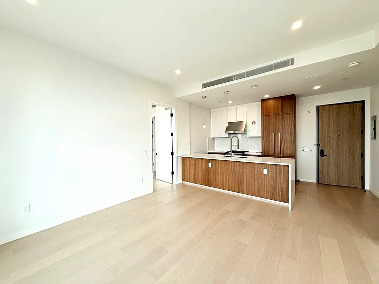 35-32 Leavitt St #10K — Photo 2
