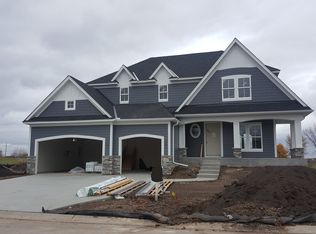 64 Rapp Farm Blvd, North Oaks, MN 55127