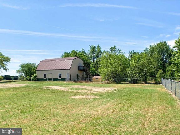 3rd image of 6122 Old Sharptown Rd