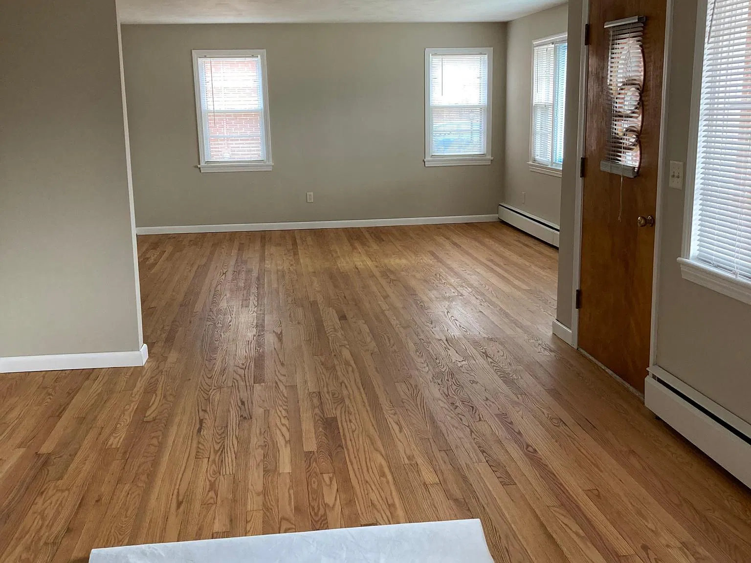 3 bed, 1.5 bath, 1400 sqft, $2,300 — Photo 3