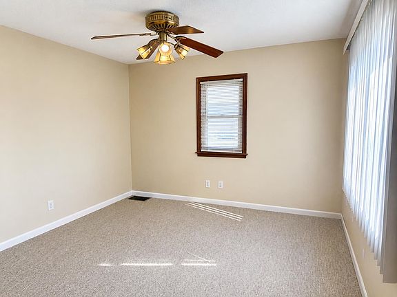 4th image of 529 12th St NE