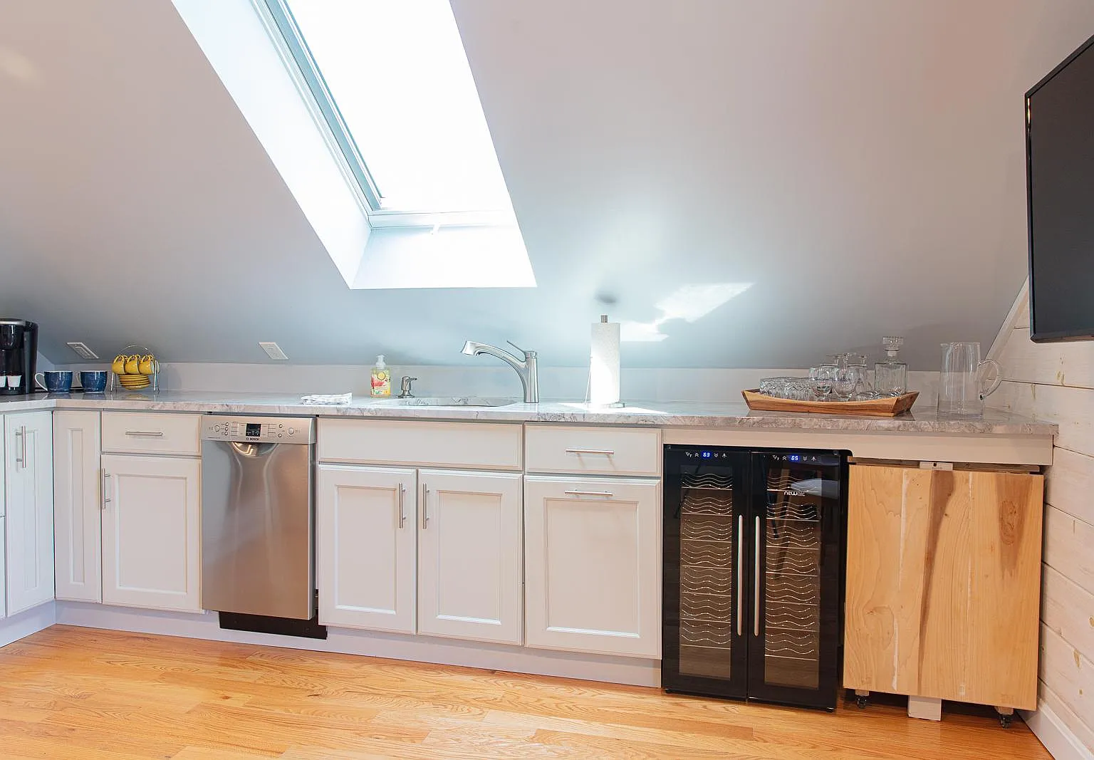 1 bed, 950 sqft, $2,200 — Photo 3