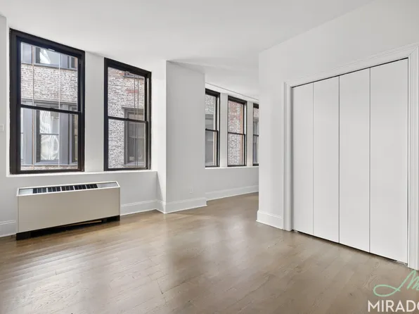 15 Park Row image 1 of 17