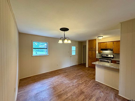 4th image of 423 Edens St