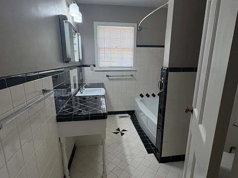 2421 S Boston Ave — Photo 21