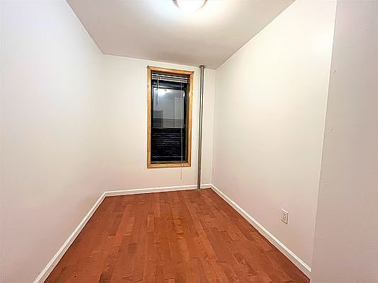 2nd image of 154 Baxter St #3R